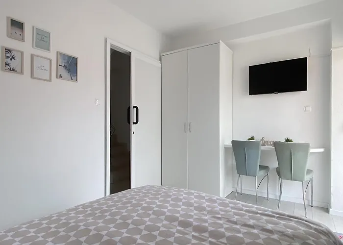 Villa Luciana - Old Town Centre *